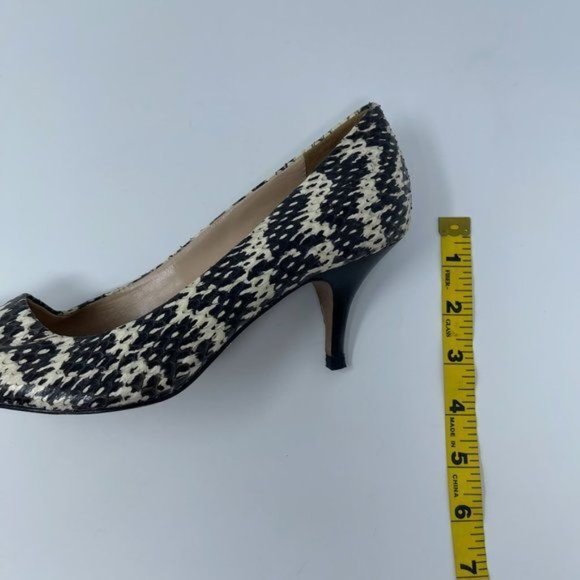 Pour La Victoire Embossed Black Cream Snake Skin Pumps - Picture 7 of 8